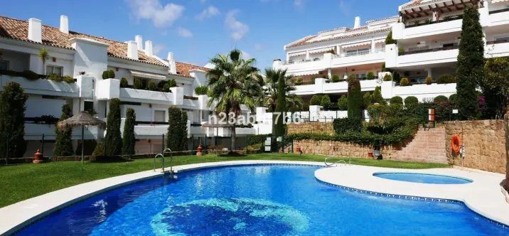 Sale of middle floor apartment in Nueva Andalucía 0
