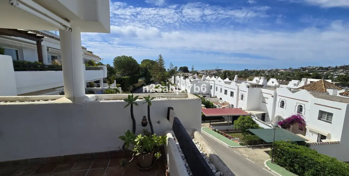 Sale of middle floor apartment in Nueva Andalucía 4