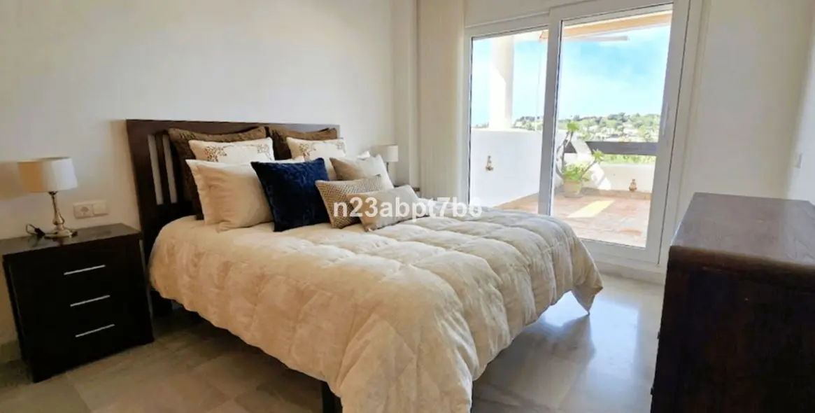 Sale of middle floor apartment in Nueva Andalucía 5