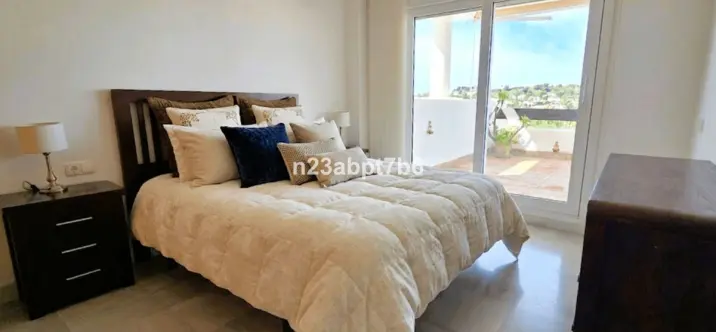 Sale of middle floor apartment in Nueva Andalucía 4