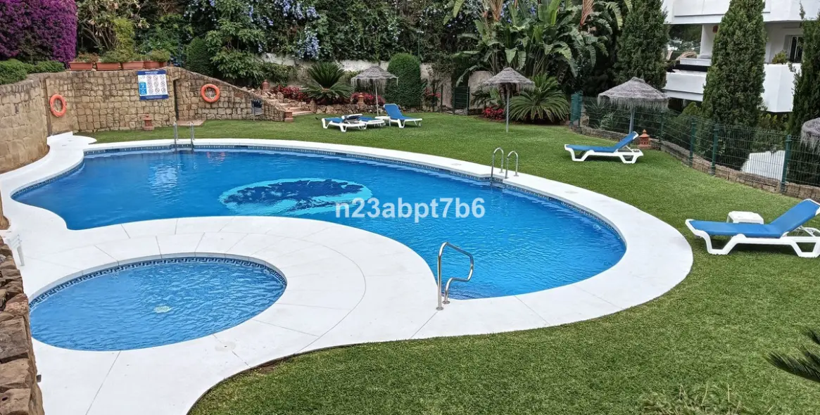 Sale of middle floor apartment in Nueva Andalucía 8