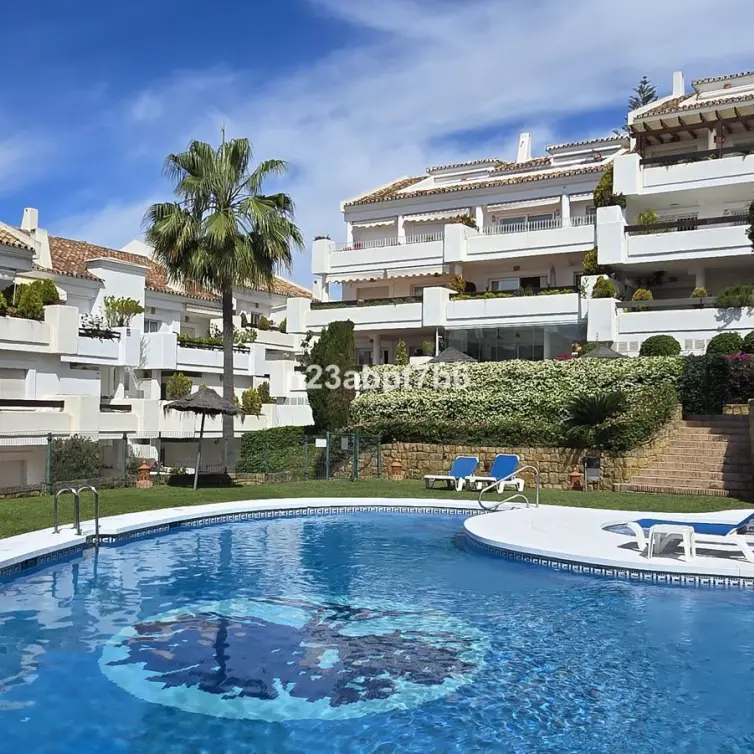 Venta de apartamento en planta media en Nueva Andalucía