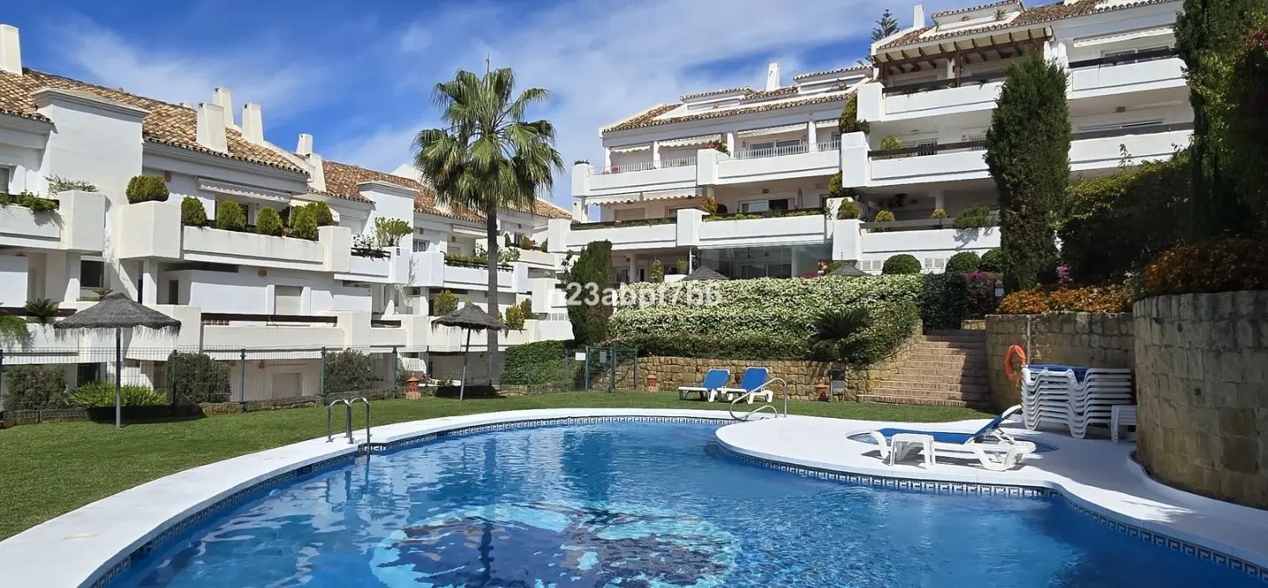 Venta de apartamento en planta media en Nueva Andalucía 0