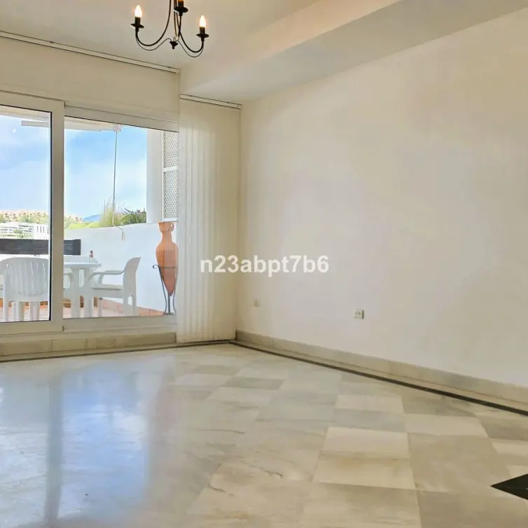 Venta de apartamento en planta media en Nueva Andalucía