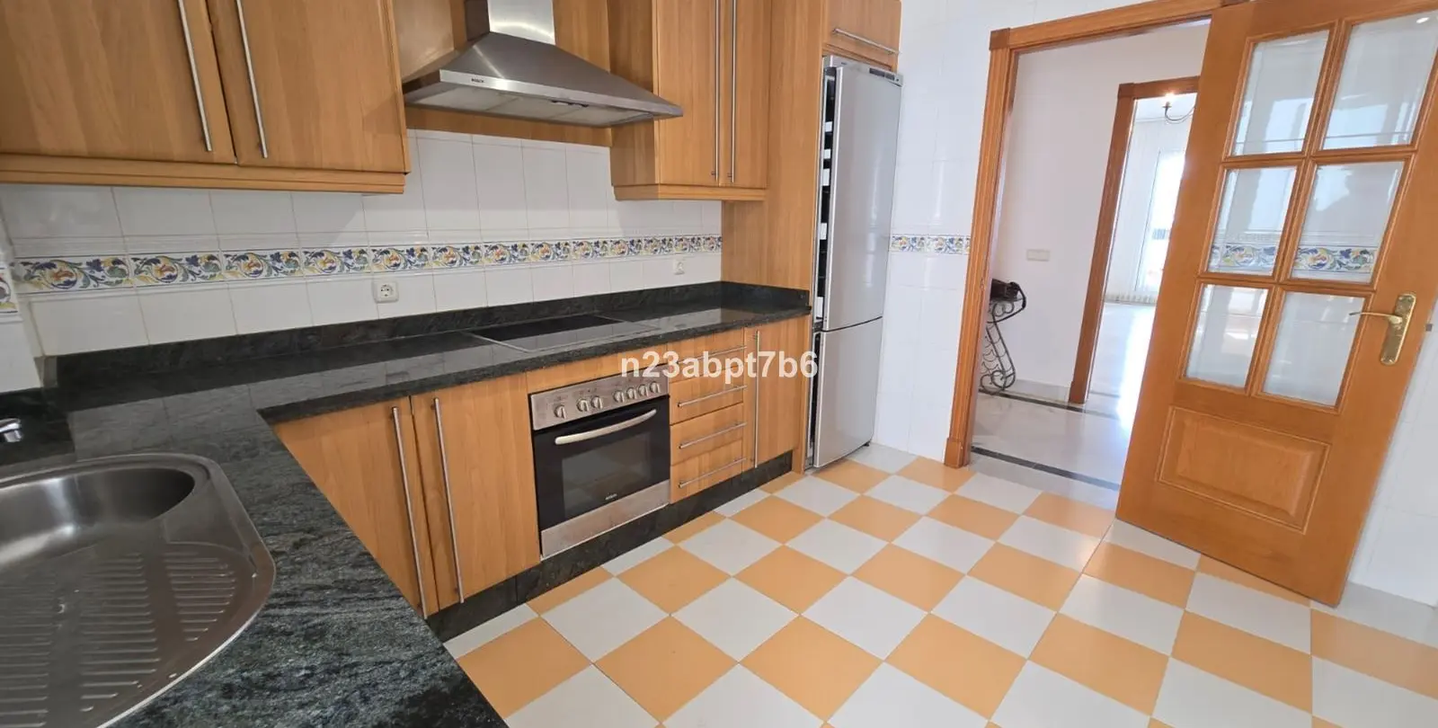 Sale of middle floor apartment in Nueva Andalucía 3