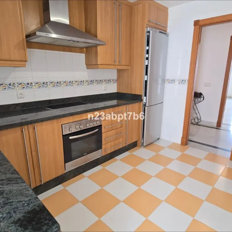Venta de apartamento en planta media en Nueva Andalucía