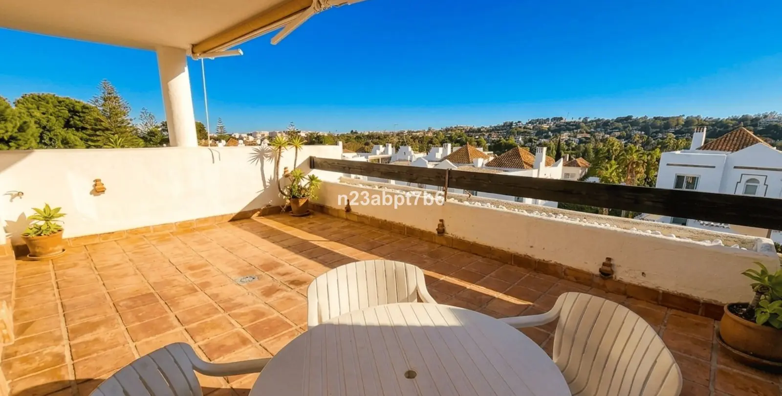 Sale of middle floor apartment in Nueva Andalucía 5