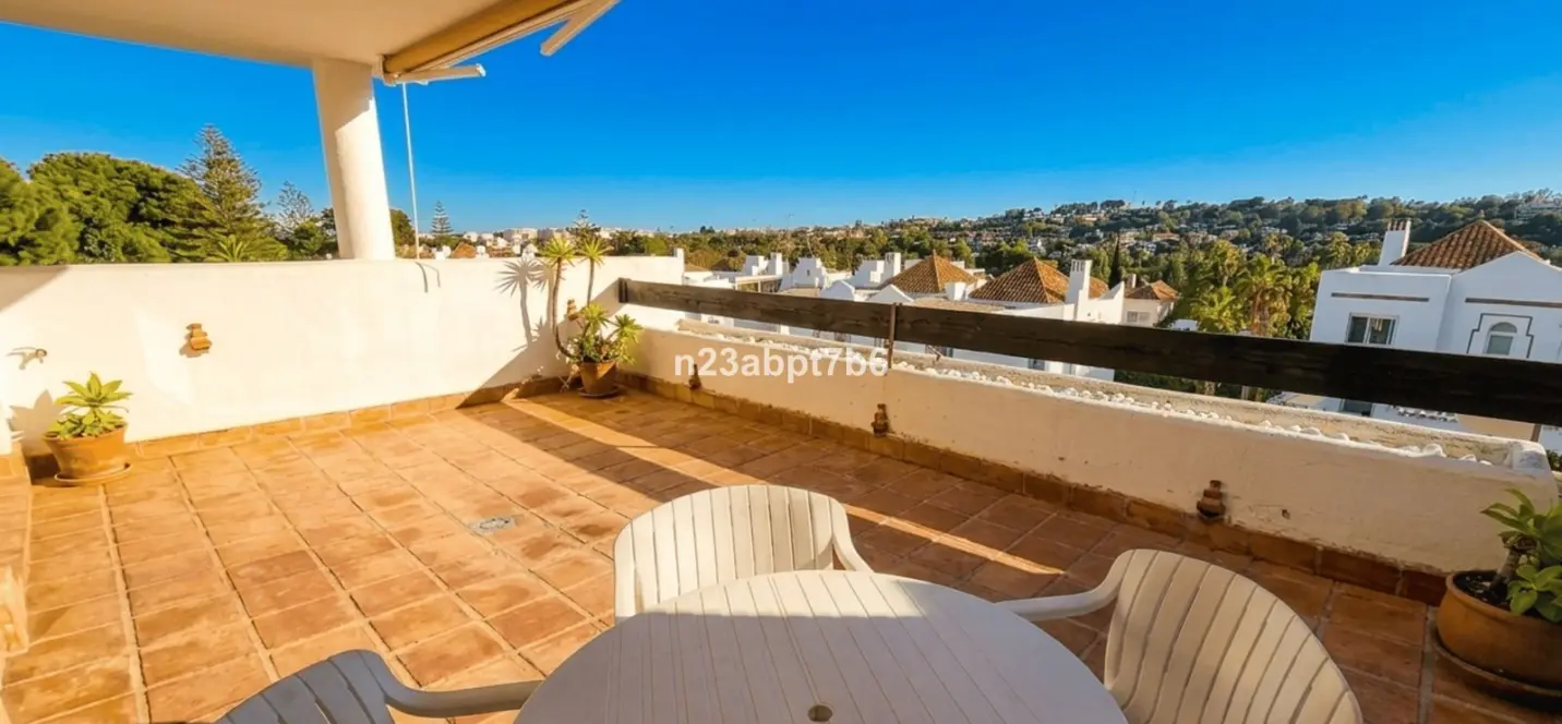 Venta de apartamento en planta media en Nueva Andalucía 4