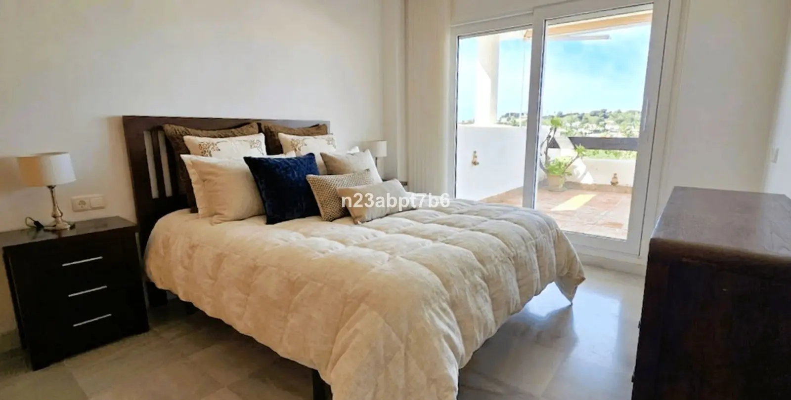 Sale of middle floor apartment in Nueva Andalucía 7