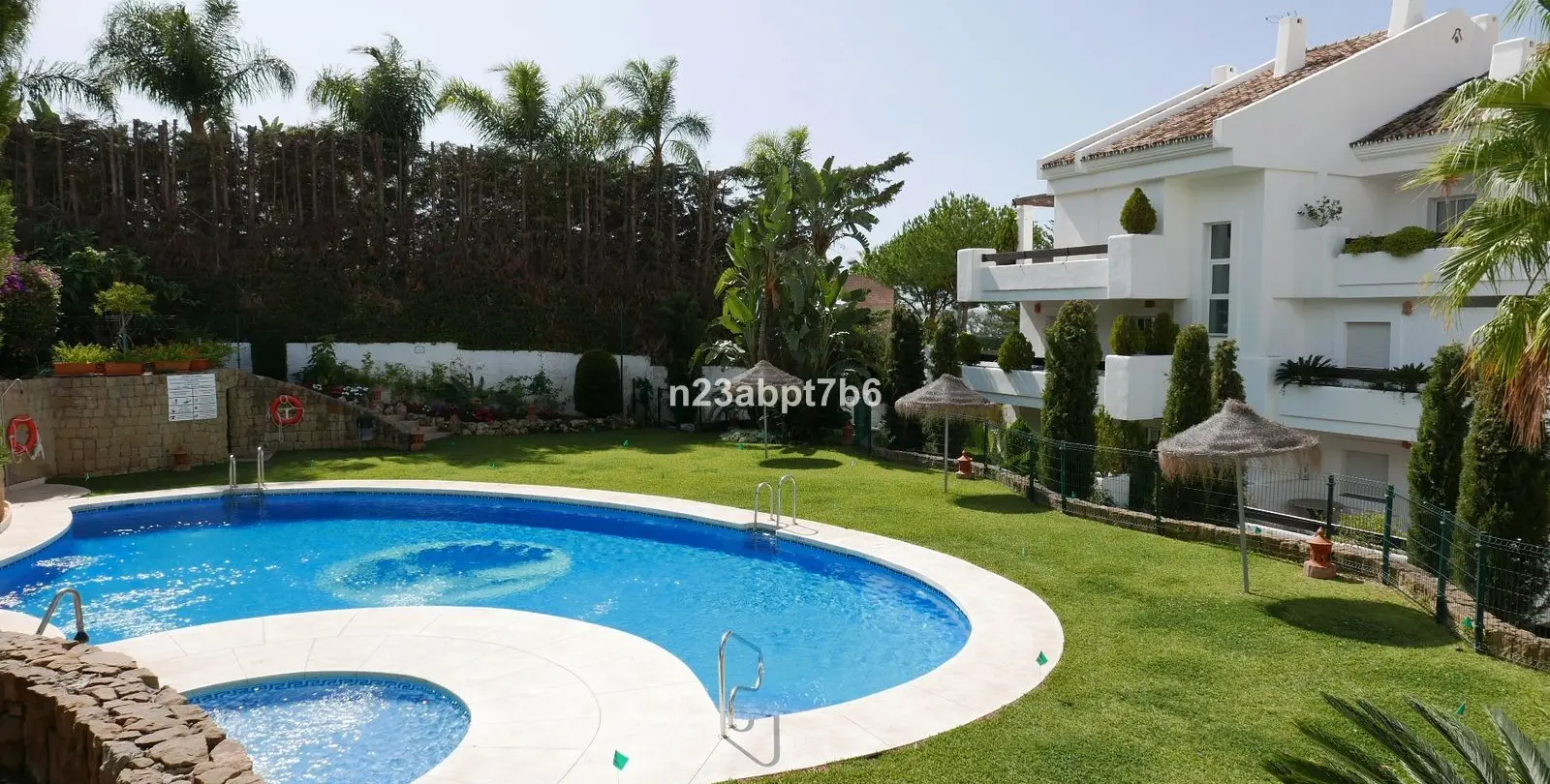 Sale of middle floor apartment in Nueva Andalucía 12