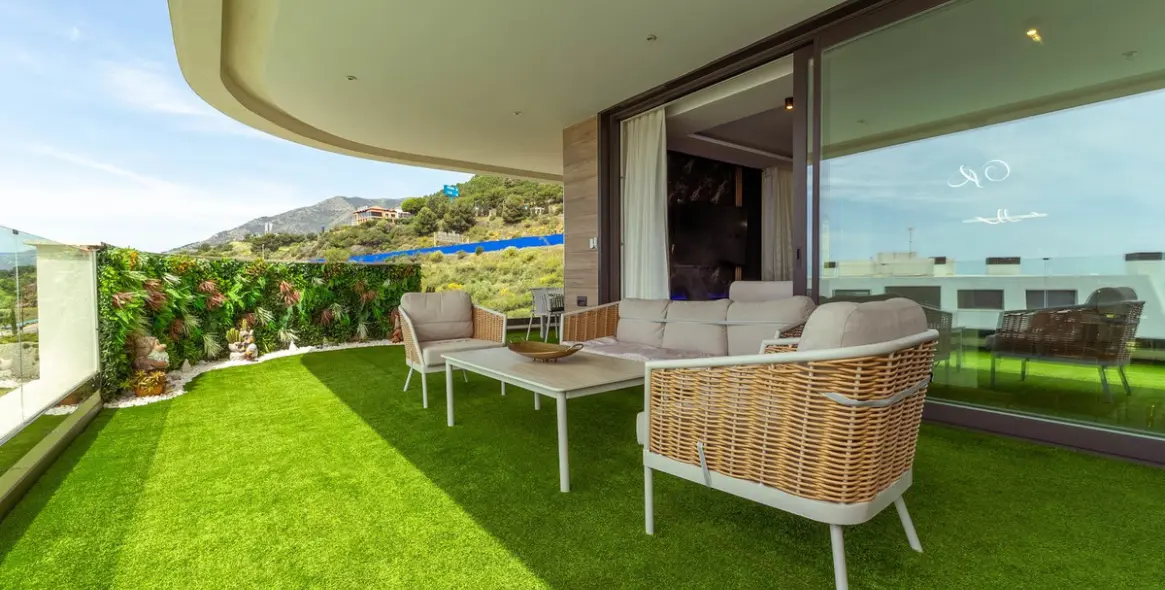 Sale of middle floor apartment in Fuengirola 2
