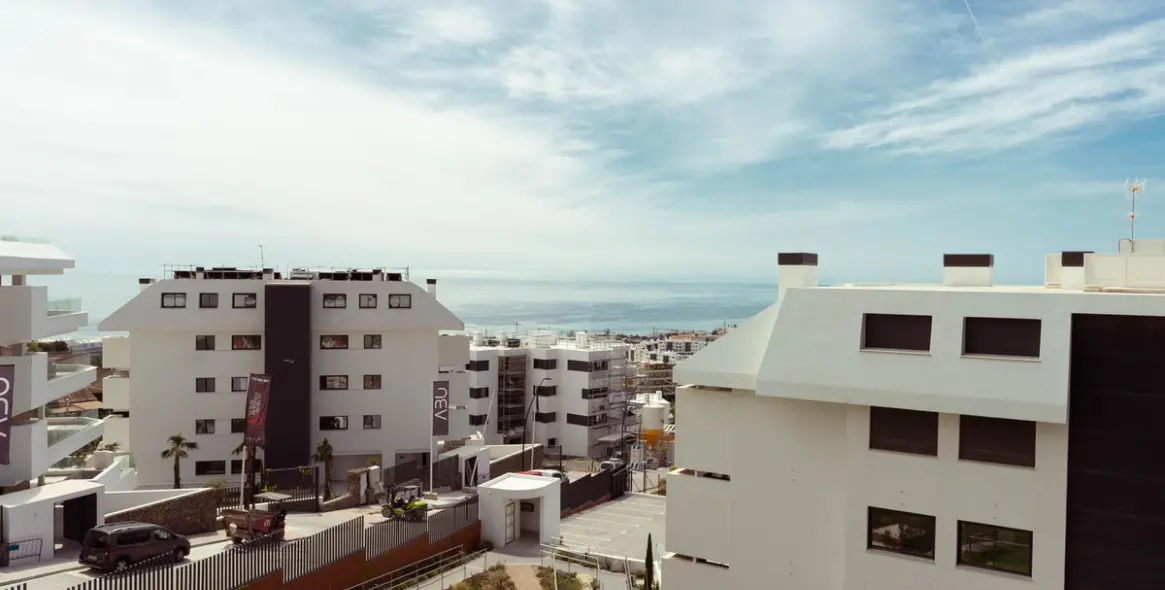 Sale of middle floor apartment in Fuengirola 10