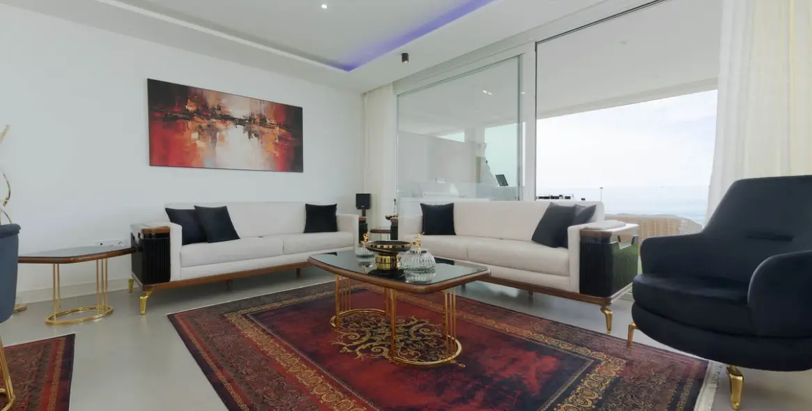 Sale of middle floor apartment in Fuengirola 12