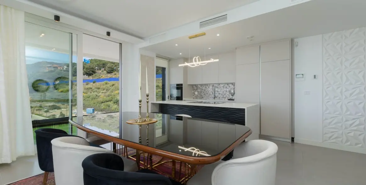Sale of middle floor apartment in Fuengirola 14