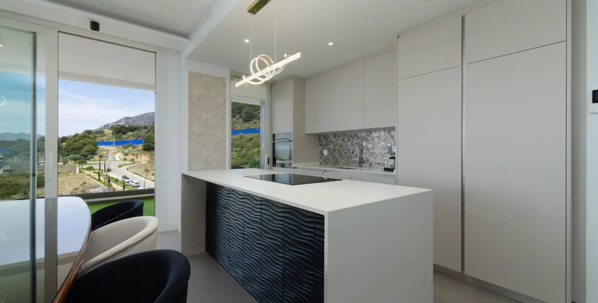 Sale of middle floor apartment in Fuengirola 20
