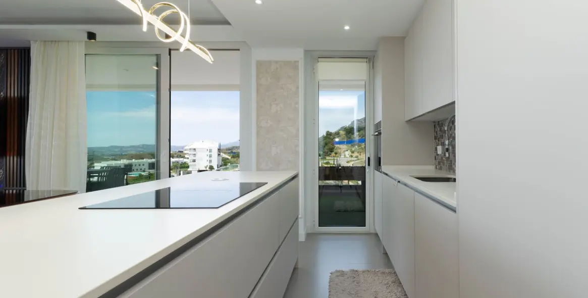 Sale of middle floor apartment in Fuengirola 23