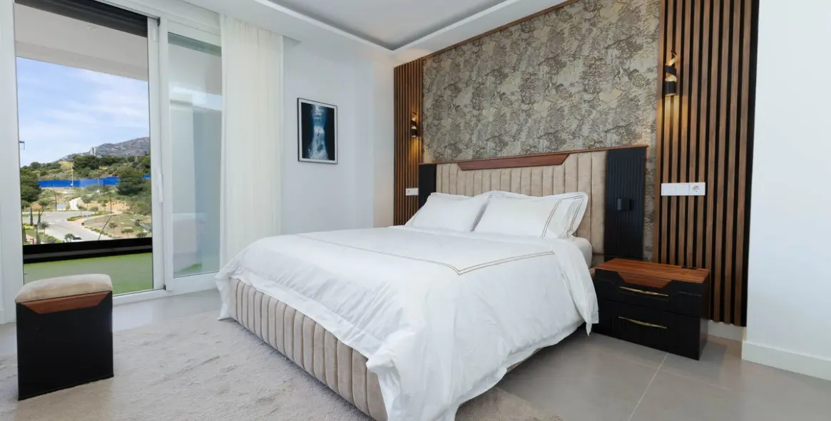 Sale of middle floor apartment in Fuengirola 26
