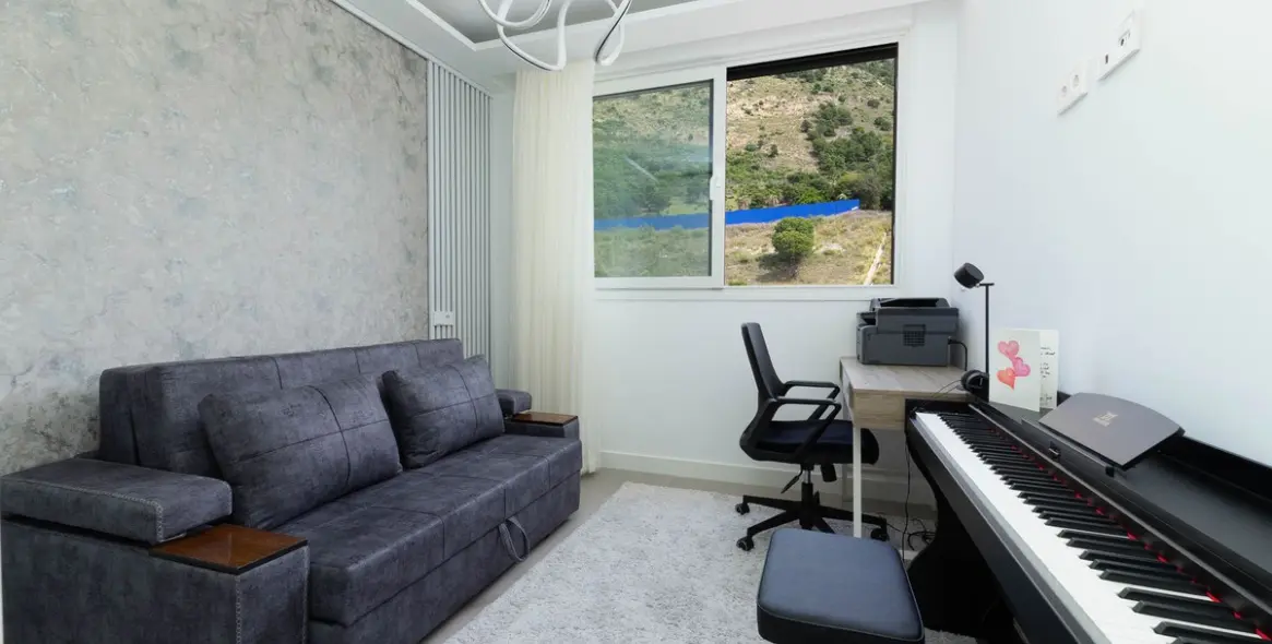 Sale of middle floor apartment in Fuengirola 34