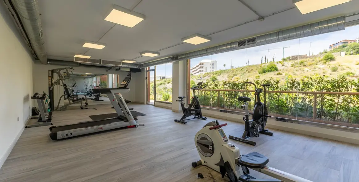 Sale of middle floor apartment in Fuengirola 44