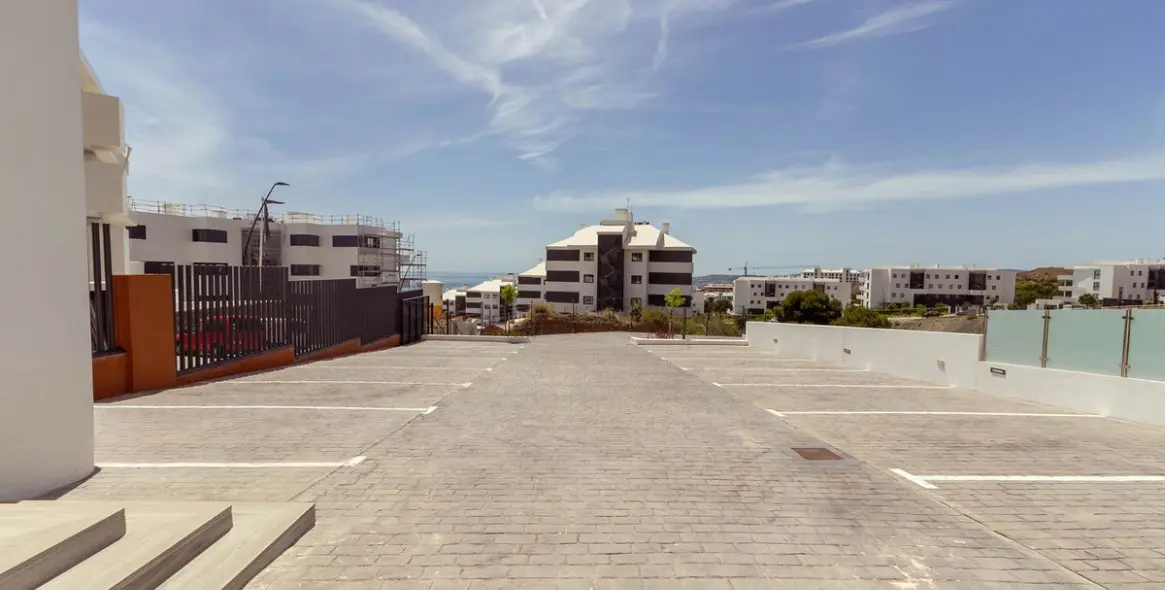 Sale of middle floor apartment in Fuengirola 49