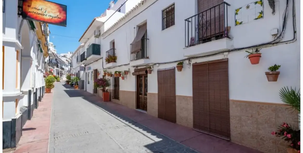 Продажа коммерческого помещения в Estepona 2