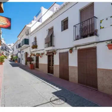 Sale of commercial premises in Estepona