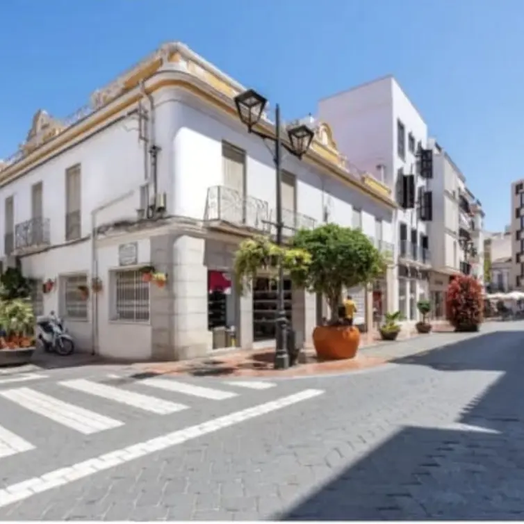Venta de local comercial en Estepona