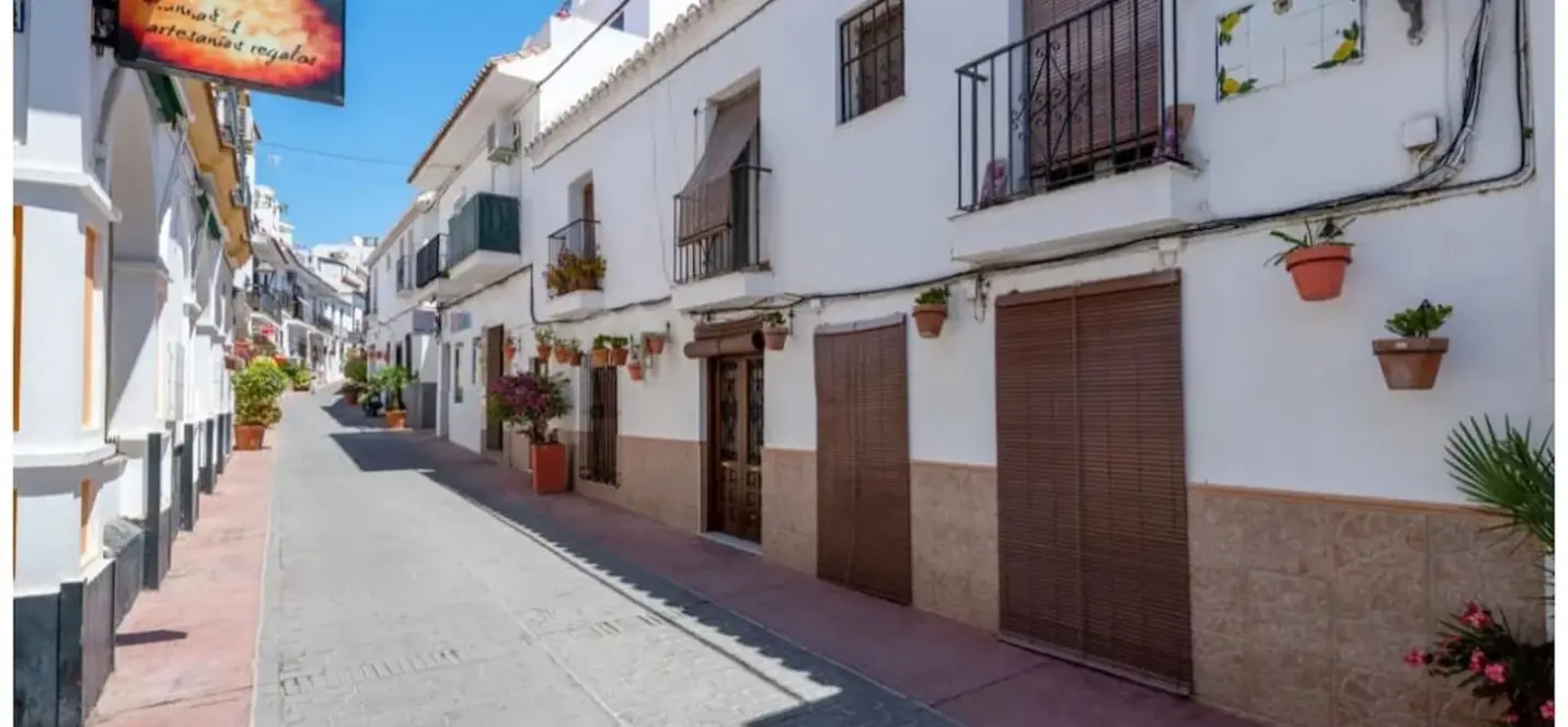 Venta de local comercial en Estepona 1