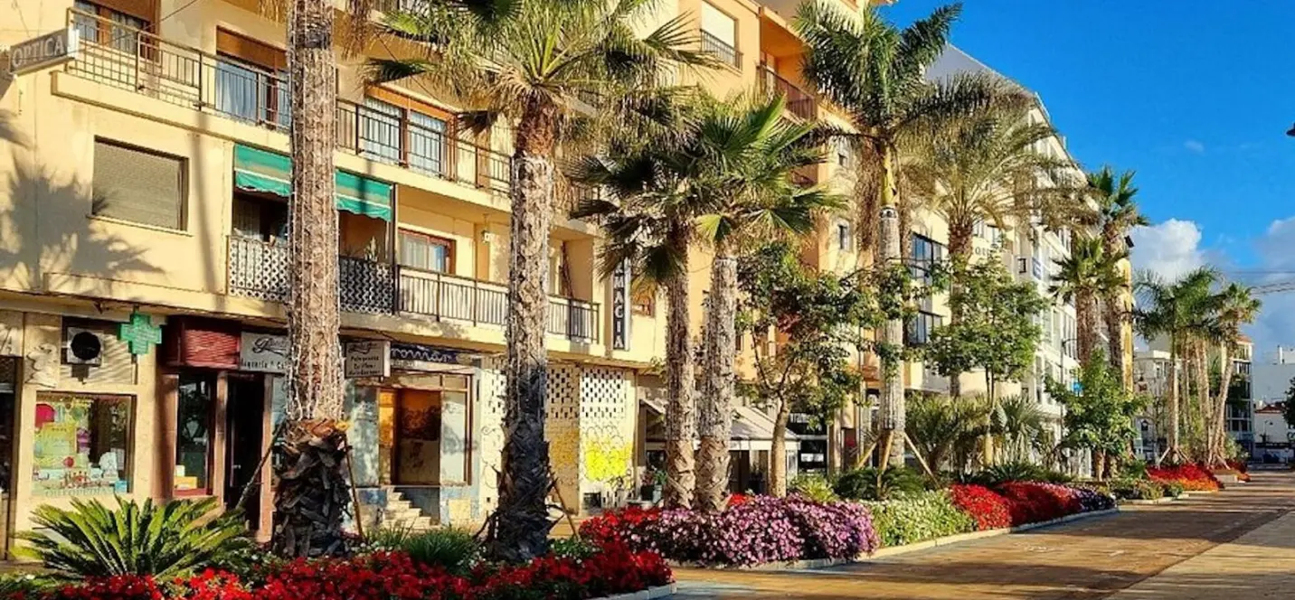 Venta de local comercial en Estepona 2