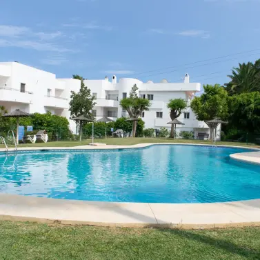 Venta de apartamento en planta media en Estepona