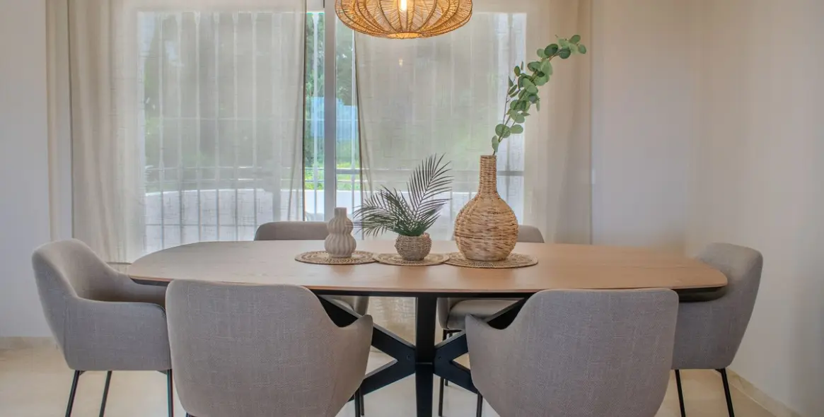 Venta de apartamento en planta media en Estepona 3