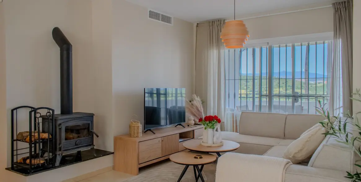 Venta de apartamento en planta media en Estepona 5