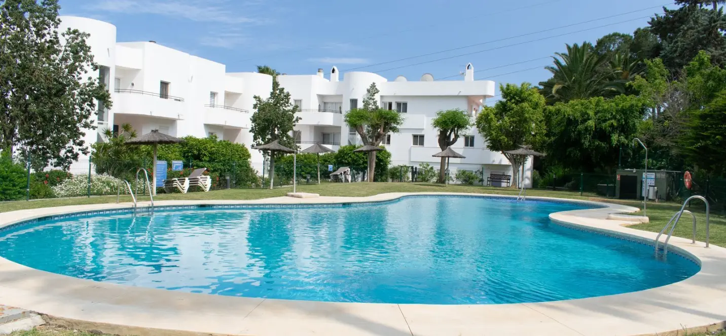 Sale of middle floor apartment in Estepona 0