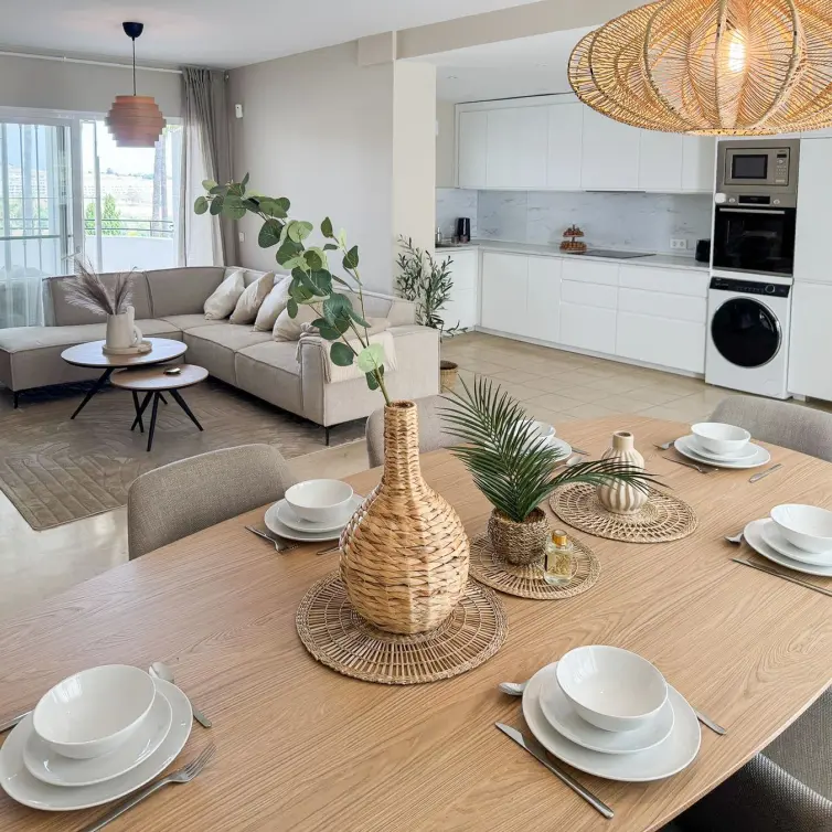 Sale of middle floor apartment in Estepona