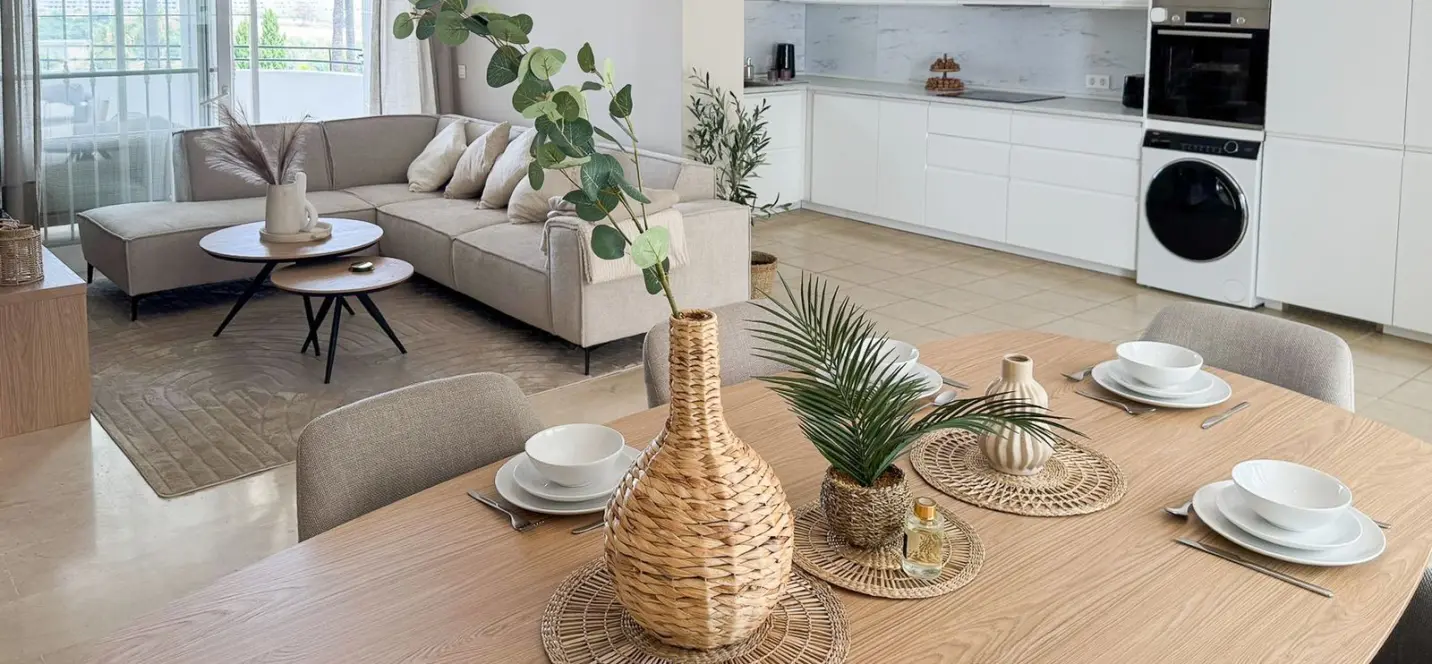 Sale of middle floor apartment in Estepona 1