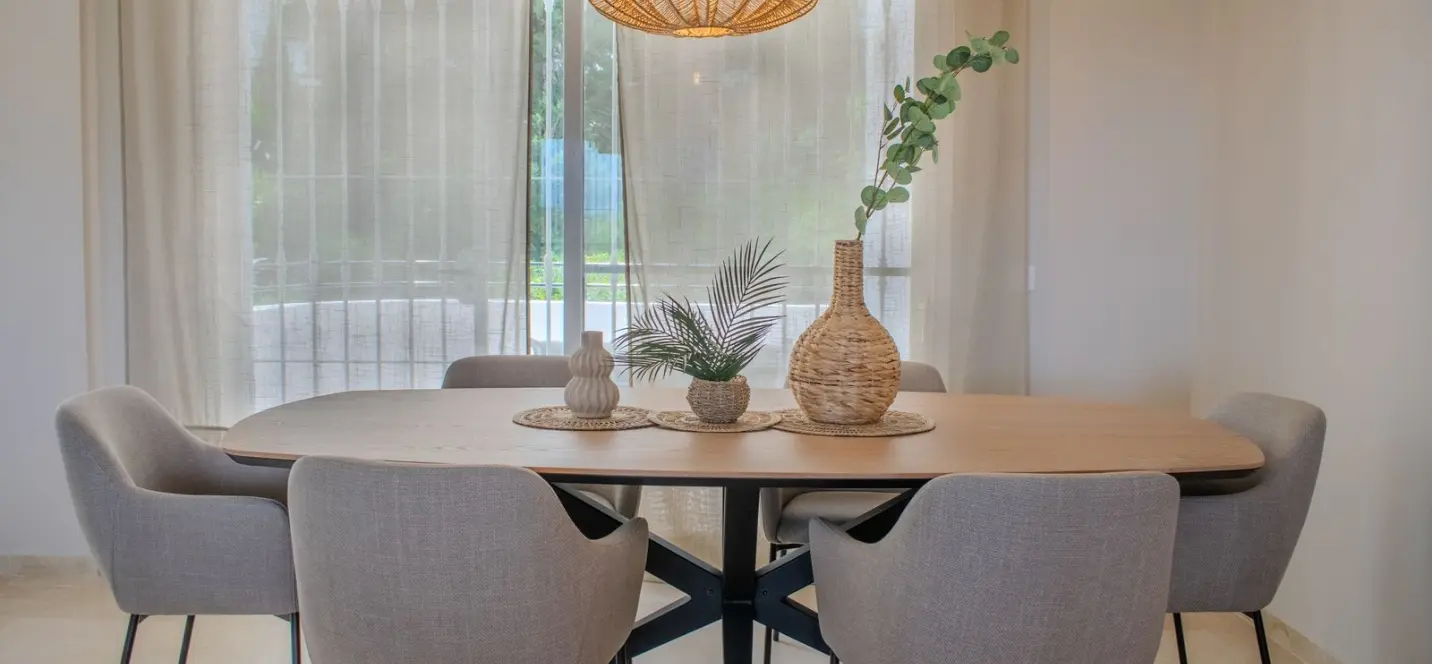 Sale of middle floor apartment in Estepona 2