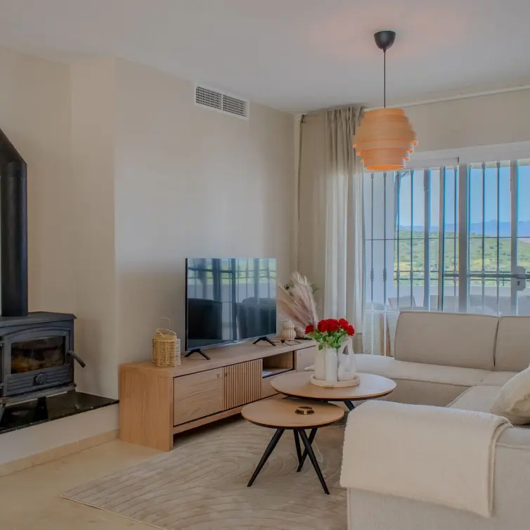Sale of middle floor apartment in Estepona