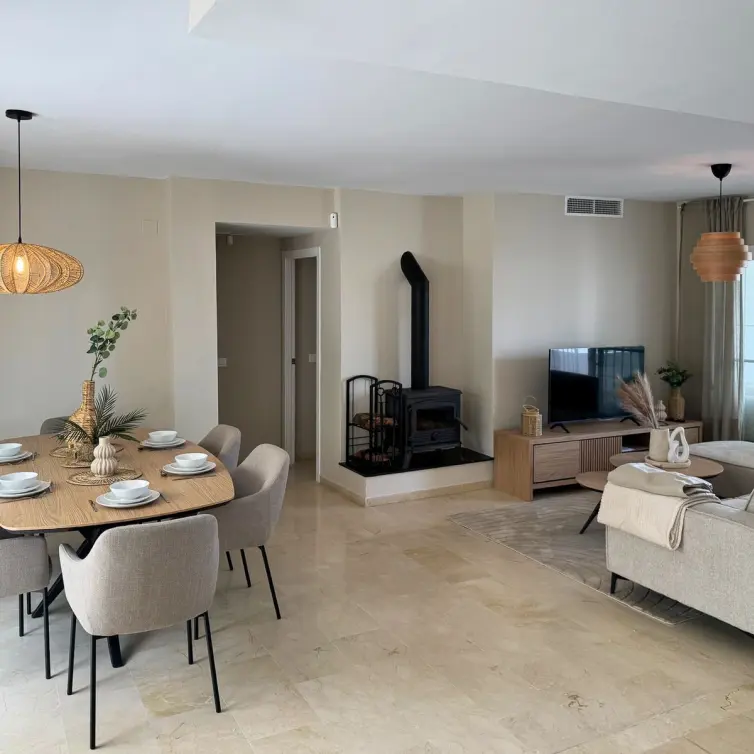 Sale of middle floor apartment in Estepona