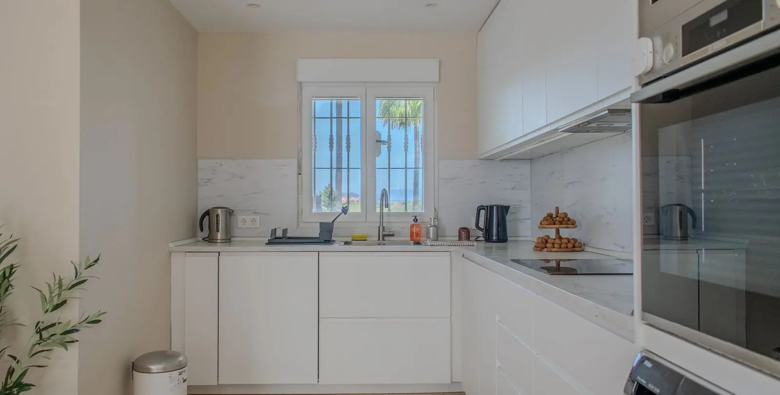 Продажа апартаментов на среднем этаже в Estepona 8