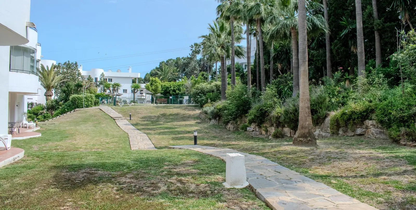 Продажа апартаментов на среднем этаже в Estepona 28