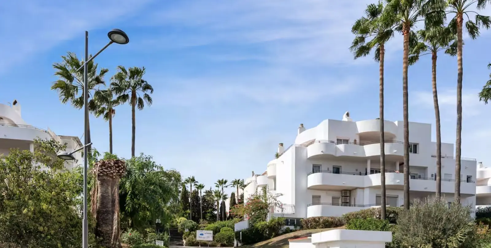 Продажа апартаментов на среднем этаже в Estepona 32