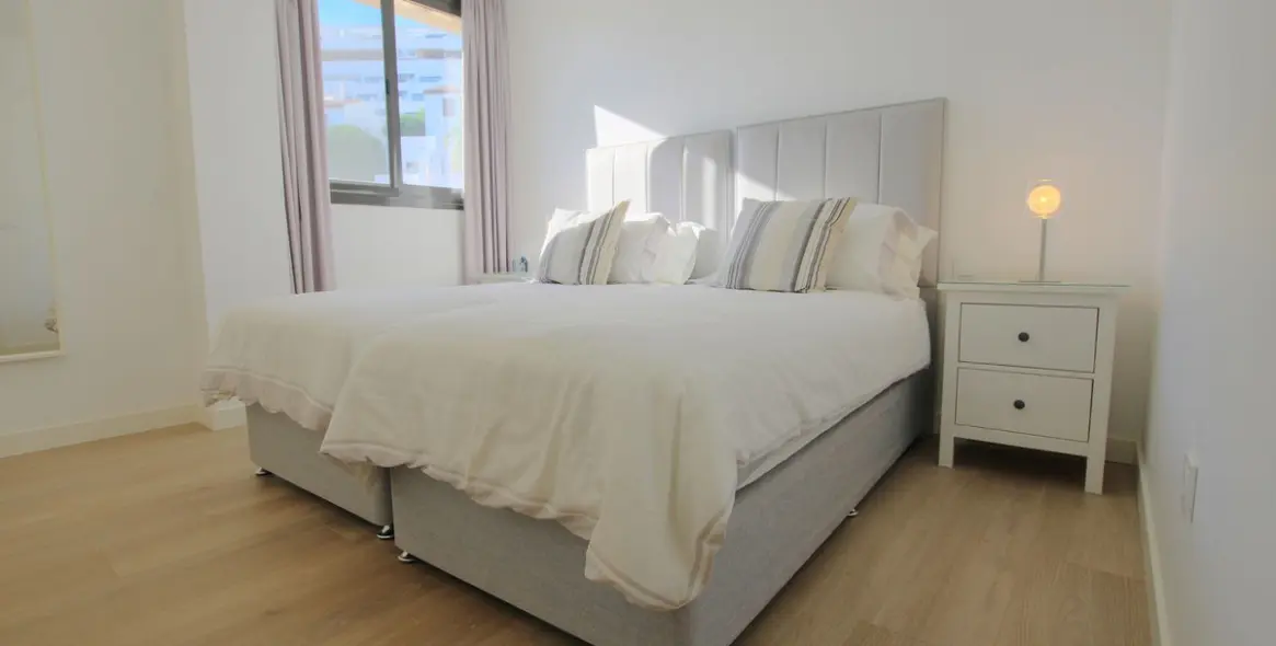 Sale of middle floor apartment in La Cala de Mijas 12