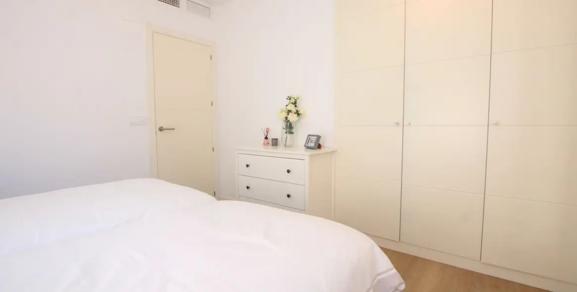 Sale of middle floor apartment in La Cala de Mijas 14
