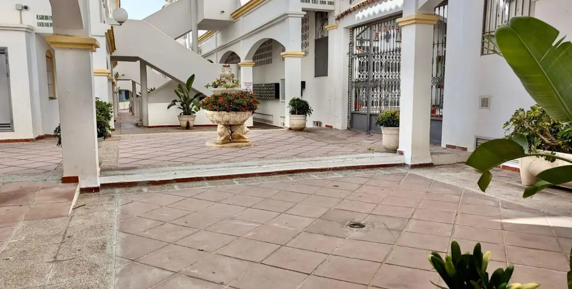 Sale of penthouse in Calahonda 42