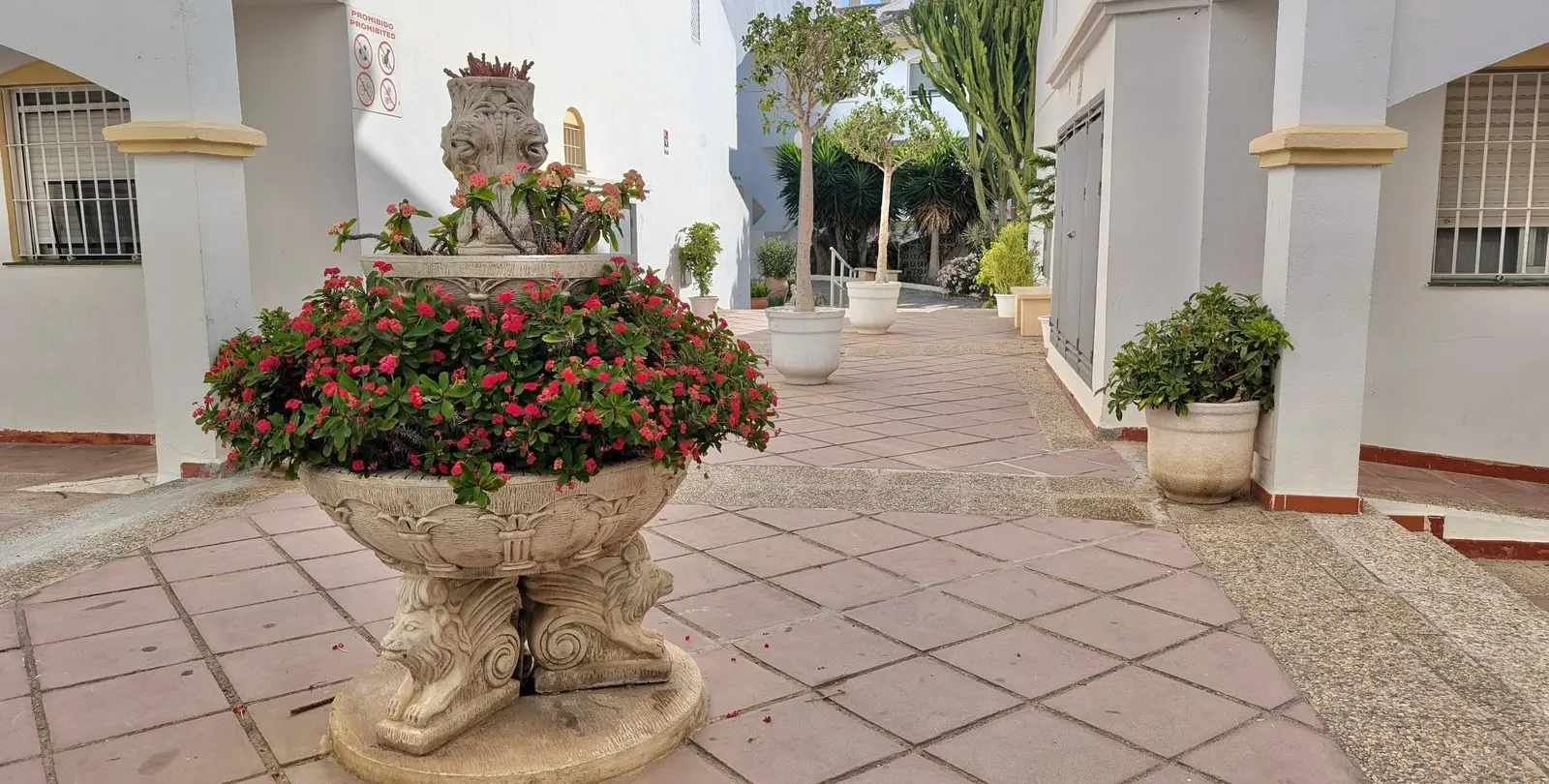 Sale of penthouse in Calahonda 2