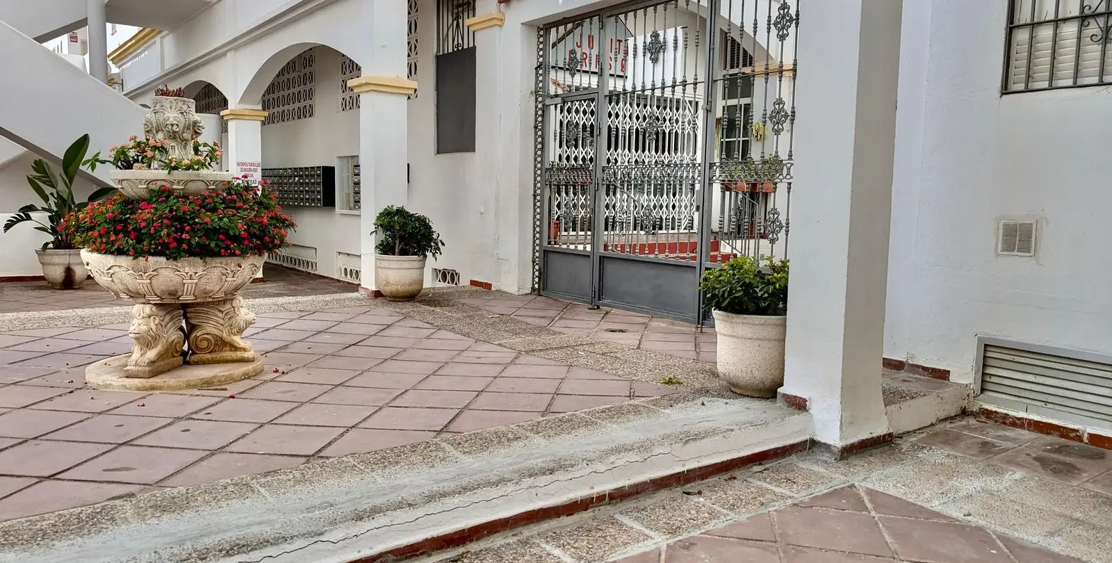 Sale of penthouse in Calahonda 3