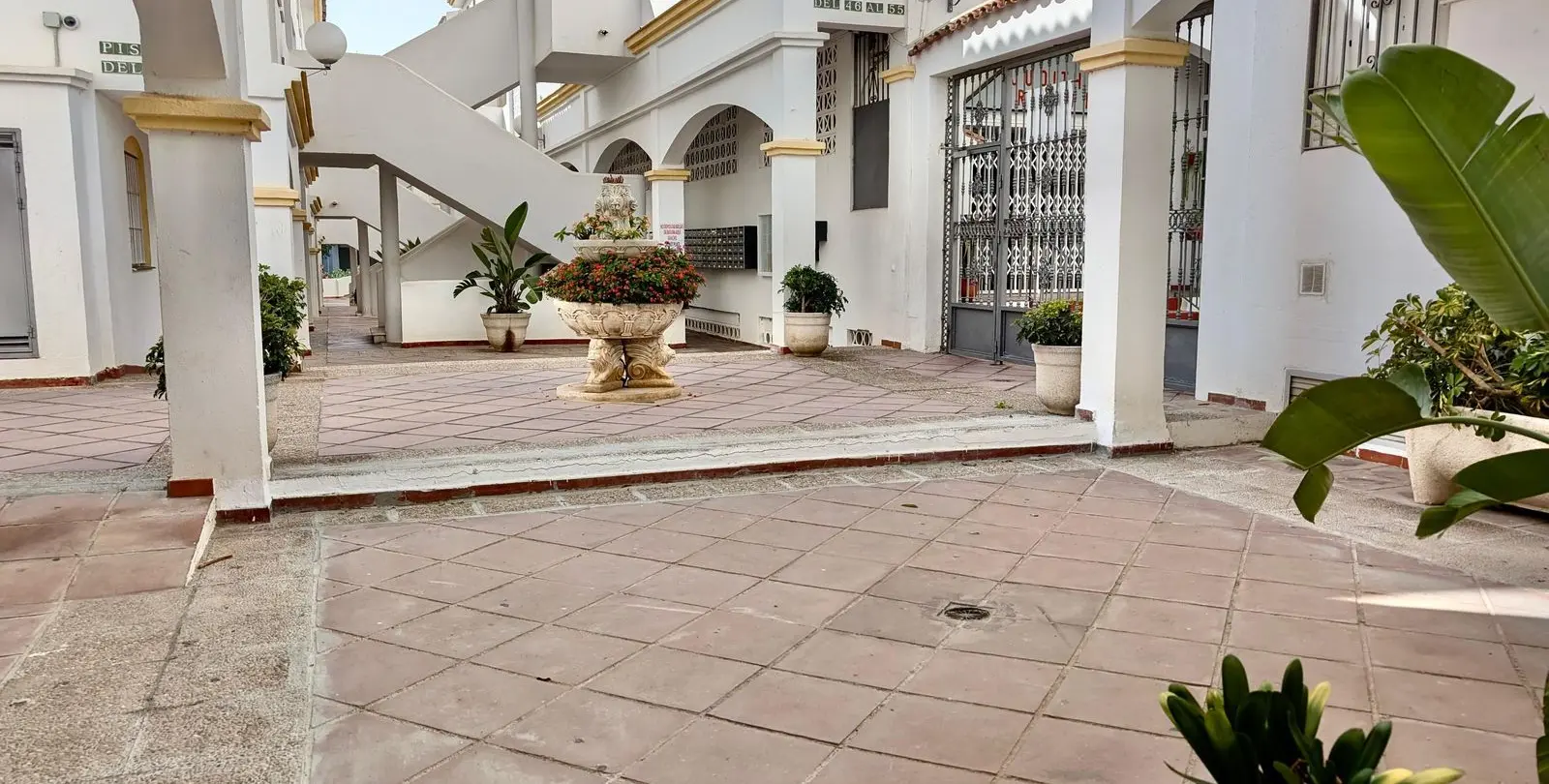 Sale of penthouse in Calahonda 39