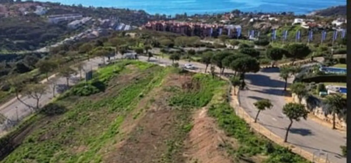 Sale of residential plot in Manilva 2