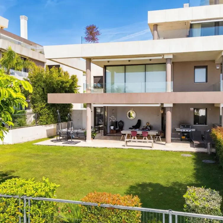 Venta de apartamento en planta baja en Cabopino