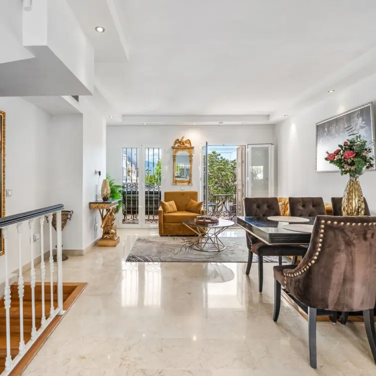 Sale of townhouse in Nueva Andalucía
